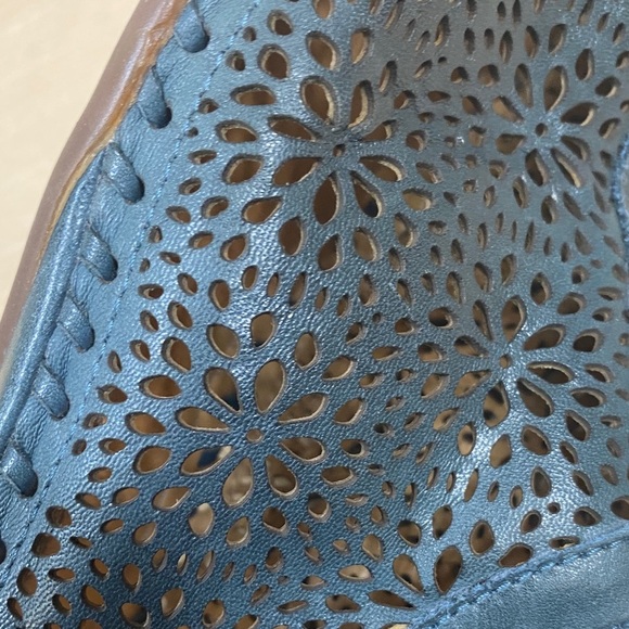 PIKOLINOS Romana Teal Leather Slingback with Floral Cutouts - Picture 11 of 12